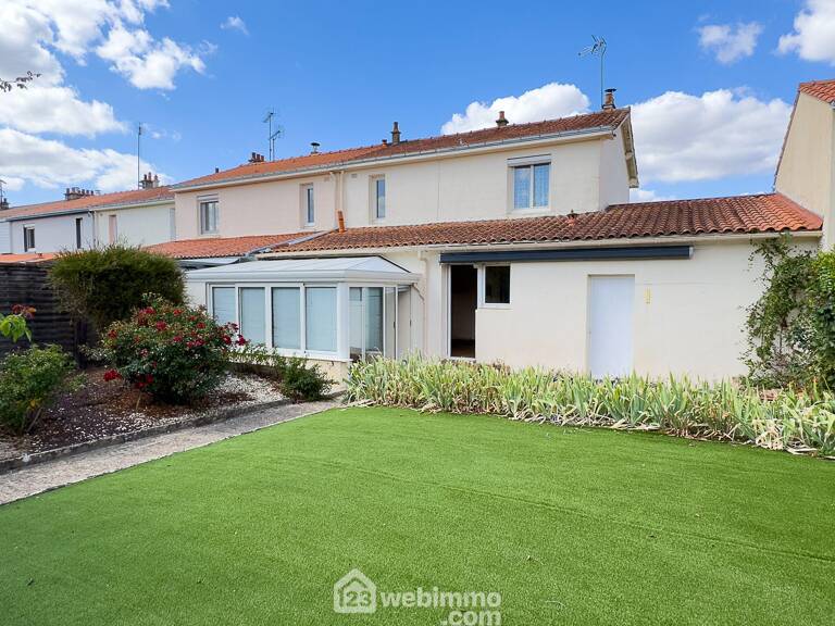 Maison - 92.3m² - ST MACAIRE EN MAUGE — photo 1