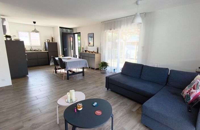 Maison plain-pied 2022 sous décennale  3 chambres  89 m²  terrain 747 m²  DPE A — photo 2