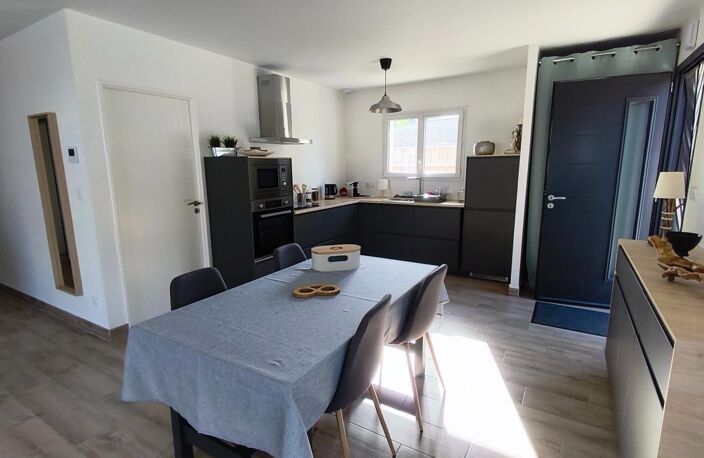 Maison plain-pied 2022 sous décennale  3 chambres  89 m²  terrain 747 m²  DPE A — photo 3