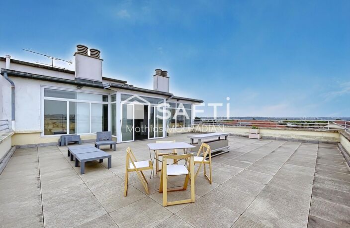 Un dernier étage baigné de lumière avec 25 m² de véranda et une terrasse exceptionnelle de 92 m². — photo 2