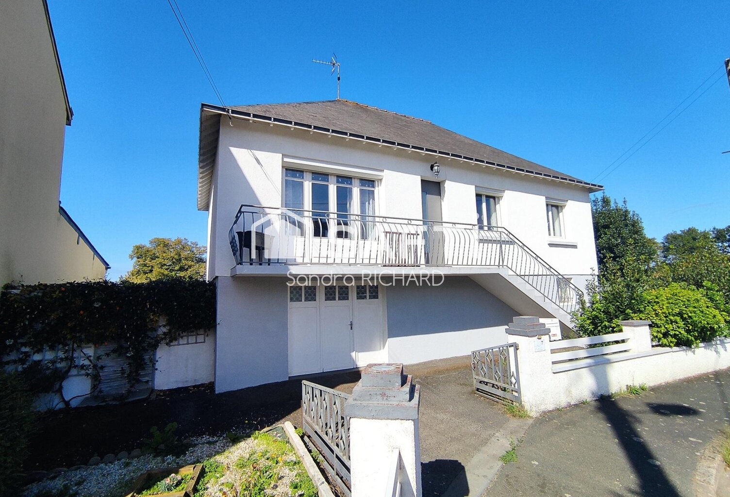Maison avec jardin et ascenseur — photo 1