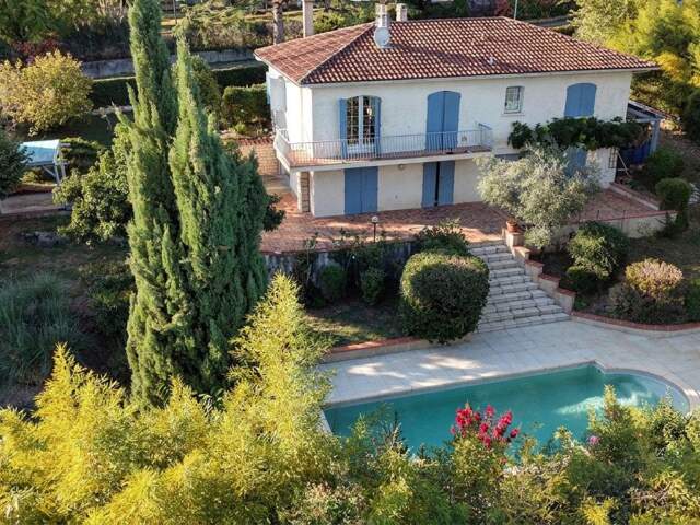 5 CHAMBRES ET PISCINE DANS UN SECTEUR PRIVILEGIE ! — photo du bien