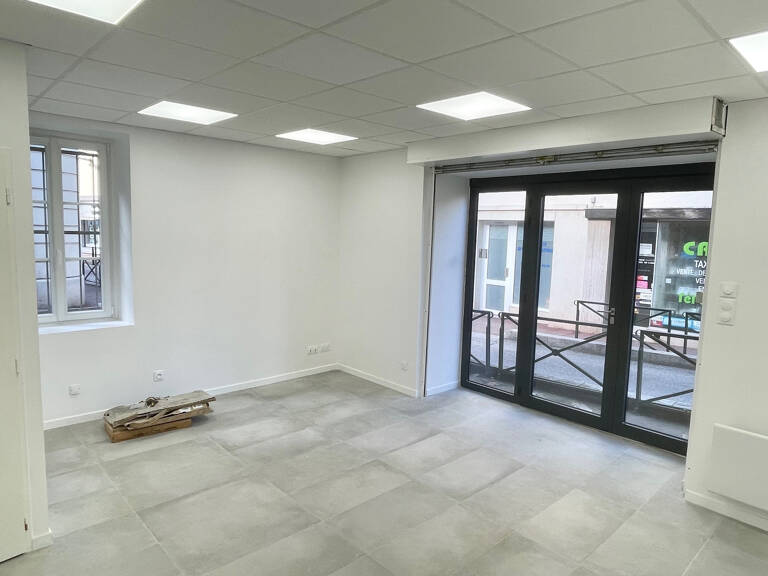 Location local commercial de 23m2 Aix les Bains Centre — photo 1