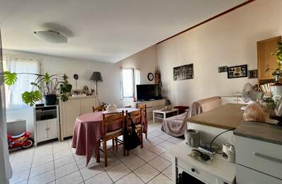Dans une copropriété à deux pas du centre-ville, découvrez cet a — photo du bien