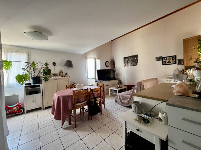 Dans une copropriété à deux pas du centre-ville, découvrez cet a — photo 1
