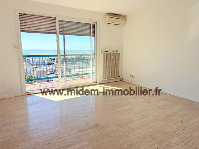 Nice Ouest, 3 P de 64 m2 + terrasse 12 m2 dernier étage vue mer 180o à 204000 euros — photo du bien
