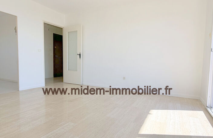Nice Ouest, 3 P de 64 m2 + terrasse 12 m2 dernier étage vue mer 180o à 204000 euros — photo 3