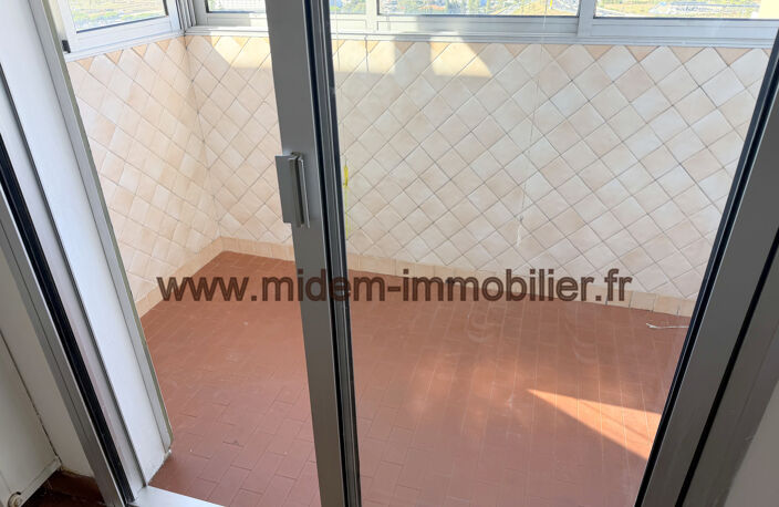 Nice Ouest, 3 P de 64 m2 + terrasse 12 m2 dernier étage vue mer 180o à 204000 euros — photo 5