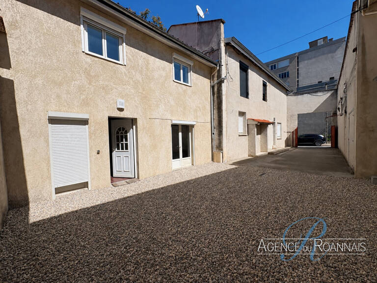 Roanne centre-ville, Maison de ville avec cour et parking — photo 1