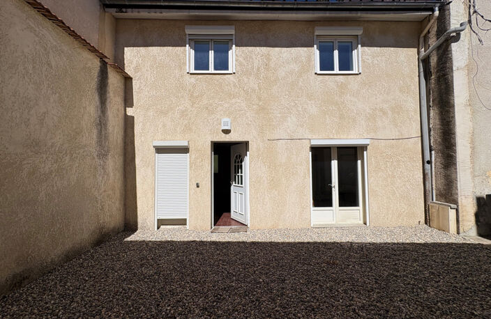 Roanne centre-ville, Maison de ville avec cour et parking — photo 5