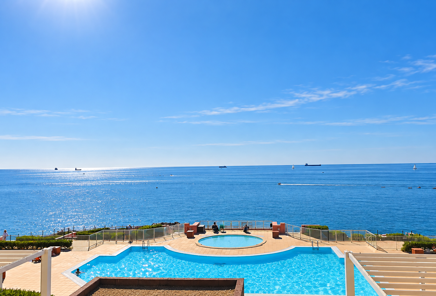 A VENDRE STUDIO CABINE 31M2 + LOGGIA FACE A LA MER ! — photo 1