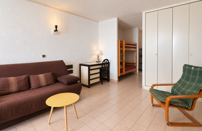 A VENDRE STUDIO CABINE 31M2 + LOGGIA FACE A LA MER ! — photo 5
