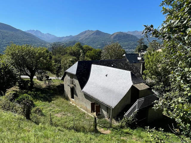 Maison en pierres sur les pentes du Hautacam, vue sur la val — photo du bien