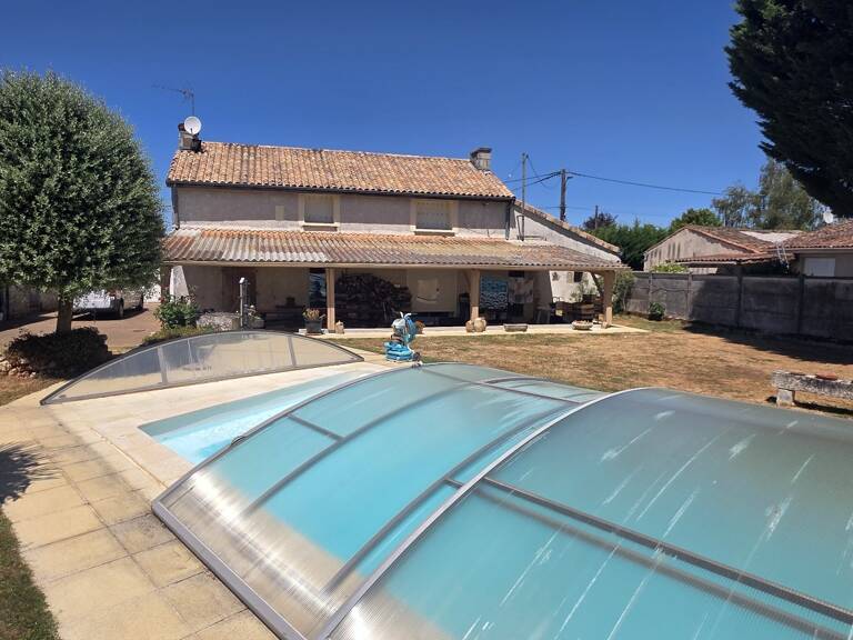 Vouneuil-sous -Biard :Grande maison qui va reconcilier vos étés et vos hivers — photo 1