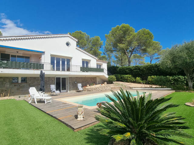 BOULOURIS   Villa au calme, piscine chauffée et vue mer — photo du bien