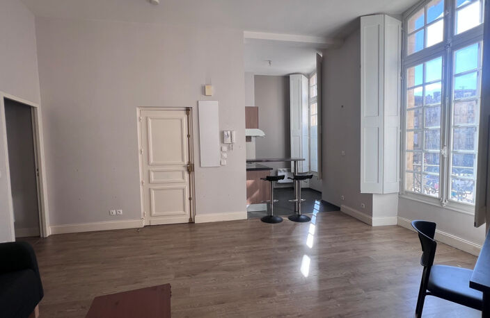 BORDEAUX HYPER CENTRE APPARTEMENT T2 — photo 2