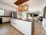 Maison familiale de 210 m² avec T2 indépendant, garage double et beaux volumes — photo 3