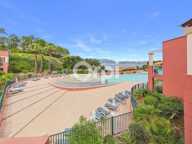 THÉOULE - VUE MER - AU CALME - PISCINE - STATIONNEMENT - T2/3 - BON ÉTAT GÉNÉRAL — photo 2