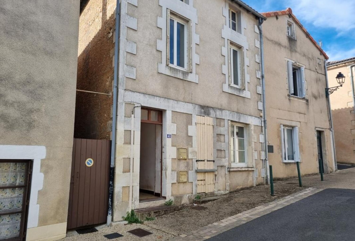 Immeuble - 136m² -  Lussac les Châteaux - 86320 — photo 1