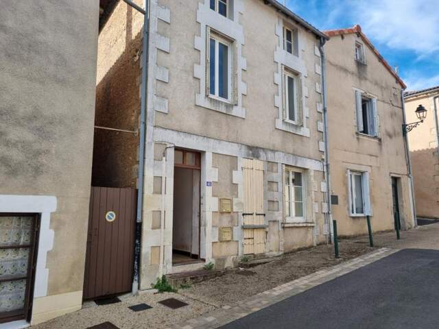 Immeuble - 136m² -  Lussac les Châteaux - 86320 — photo du bien