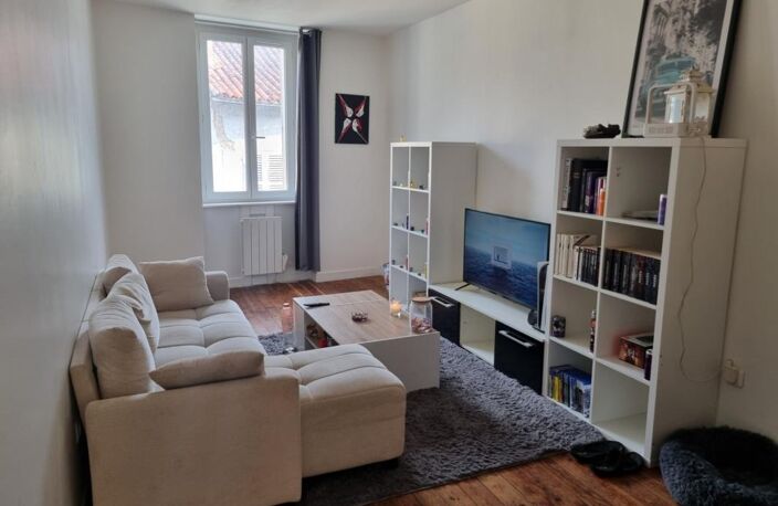 Immeuble - 136m² -  Lussac les Châteaux - 86320 — photo 2