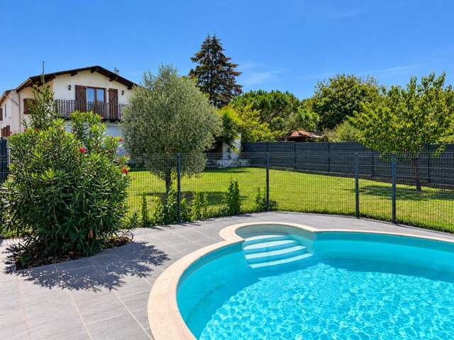 Maison à vendre 7 pièces BRIZAMBOURG (17) — photo du bien