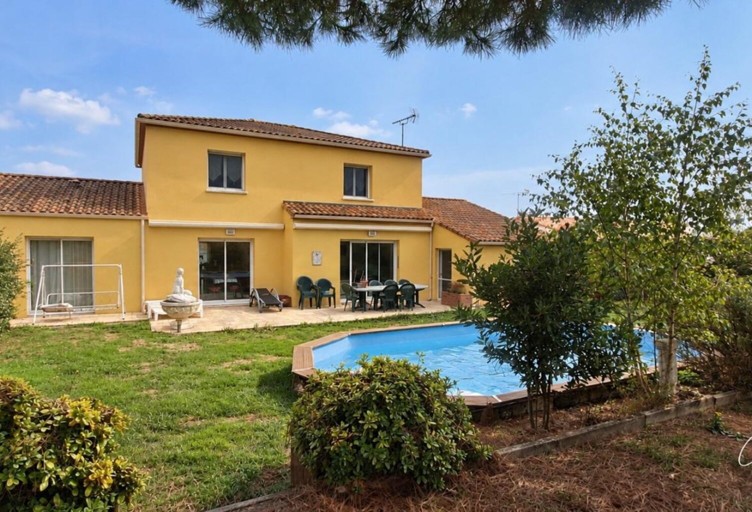 CHAUCHE – MAISON FAMILIALE DE 161 M² – 5 CHAMBRES – PISCINE – PIÈCE DE VIE DE 58,75 M² — photo 1