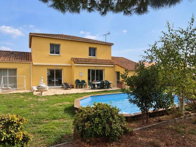 CHAUCHE – MAISON FAMILIALE DE 161 M² – 5 CHAMBRES – PISCINE – PIÈCE DE VIE DE 58,75 M² — photo du bien