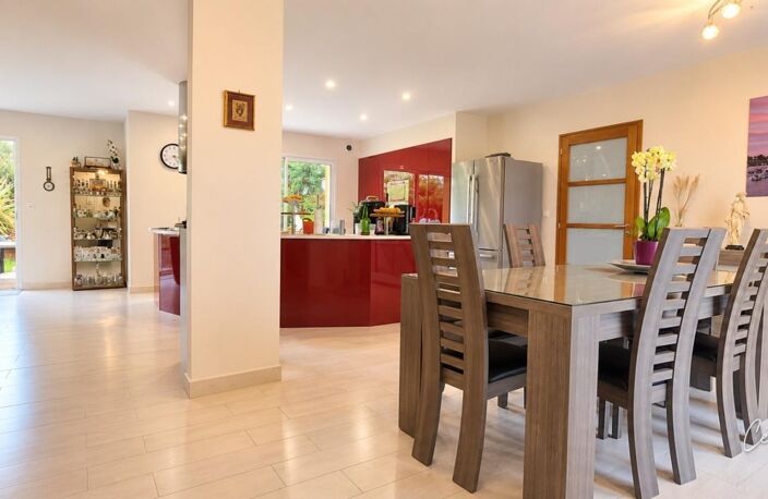 CHAUCHE – MAISON FAMILIALE DE 161 M² – 5 CHAMBRES – PISCINE – PIÈCE DE VIE DE 58,75 M² — photo 3