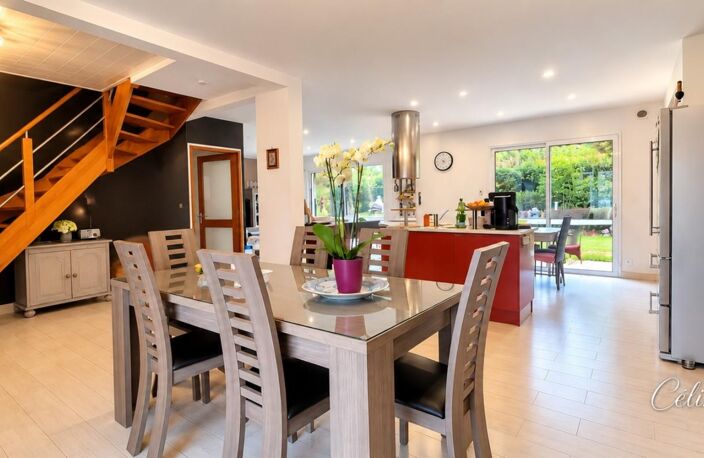 CHAUCHE – MAISON FAMILIALE DE 161 M² – 5 CHAMBRES – PISCINE – PIÈCE DE VIE DE 58,75 M² — photo 4