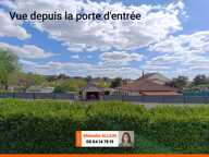 ST YORRE- MAISON AUX BELLES FINITIONS AVEC JARDIN — photo 3