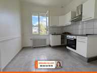 ST YORRE- MAISON AUX BELLES FINITIONS AVEC JARDIN — photo 4