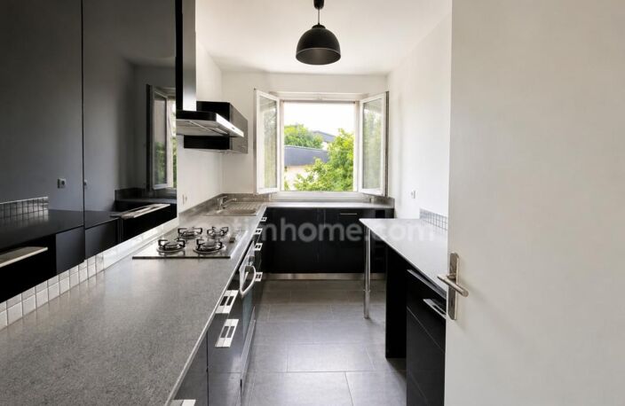 CHATOU (78) - APPARTEMENT 100M2 - 5 PIECES - 2 CHAMBRES POSSIBILITE 3 - RESIDENCE DE STANDING LA FRANCILIENNE - LUMINEUX - BALCON - 2 PARKINGS - CAVE - PARC PAYSAGE - ASCENSEUR - CALME — photo 4