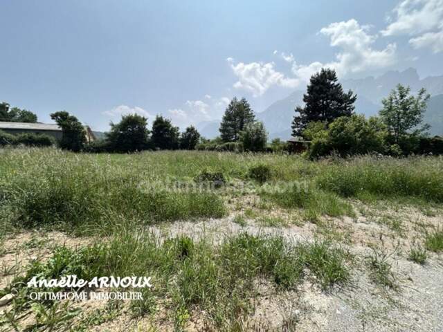 Terrain viabilisé à Chauffayer – Lot N°2 – 377 m² — photo du bien