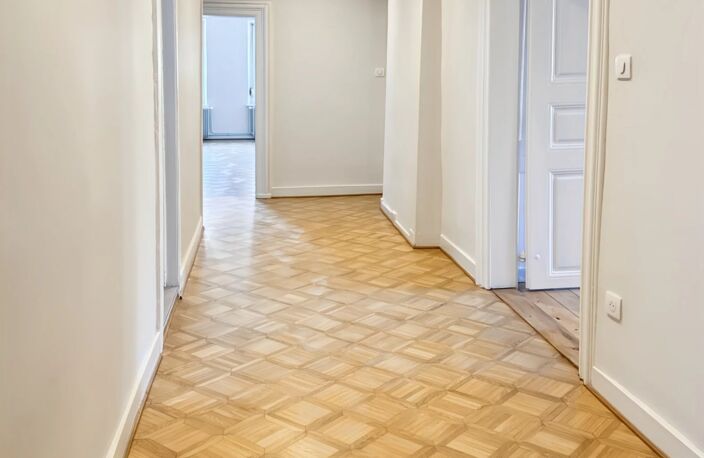 HAGUENAU CENTRE-VILLE – Spacieux appartement F3/4 de 106 m² dans — photo 3