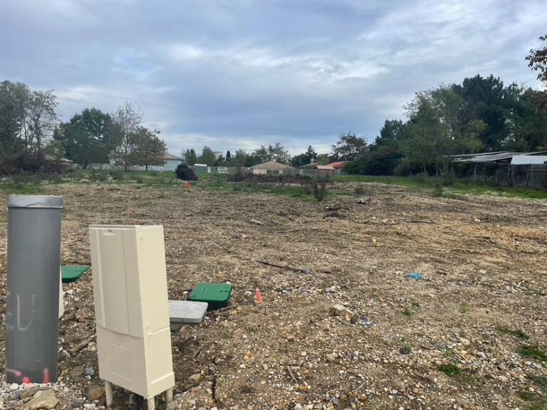 Terrain à bâtir à Léognan (33850) — photo 1