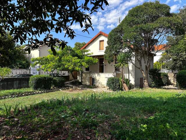 À vendre maison à rénover avec jardin et garage sur Montélimar — photo du bien