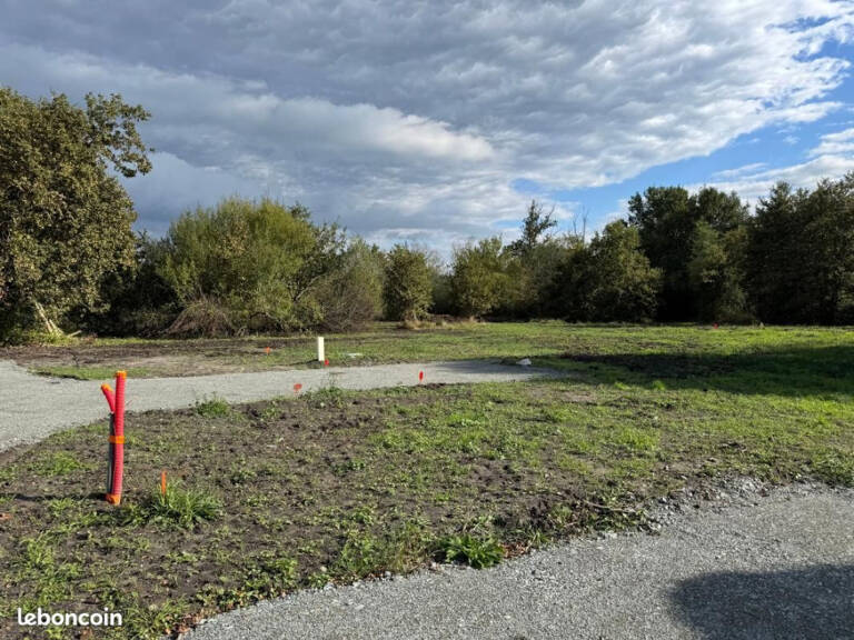 Terrain à bâtir à Artigues-près-Bordeaux (33370) — photo 1