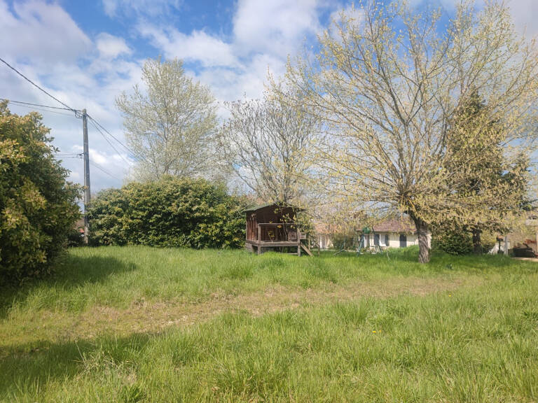 Terrain à bâtir à Baron (33750) — photo 1