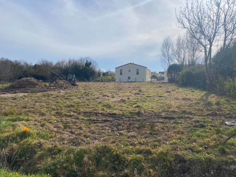 Terrain à bâtir à Baron (33750) — photo 1