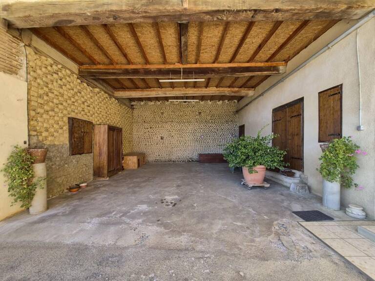 À vendre, proche de Trie-sur-Baïse (Hautes-Pyrénées): maison gasconne avec chauffage central, double vitrage, granges, écurie, hangar, cour, verger, nichée au cœur d’un terrain de 11 907 m². Vue sur la montagne et la campagne situation rurale au calme — photo 1