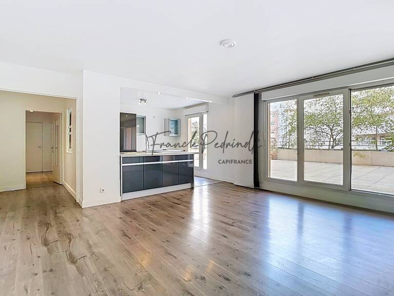 Beau T3 72 m²  VILLEURBANNE (69) CHARPENNES – Place Charles Hernu avec terrasse 75 m² — photo 1