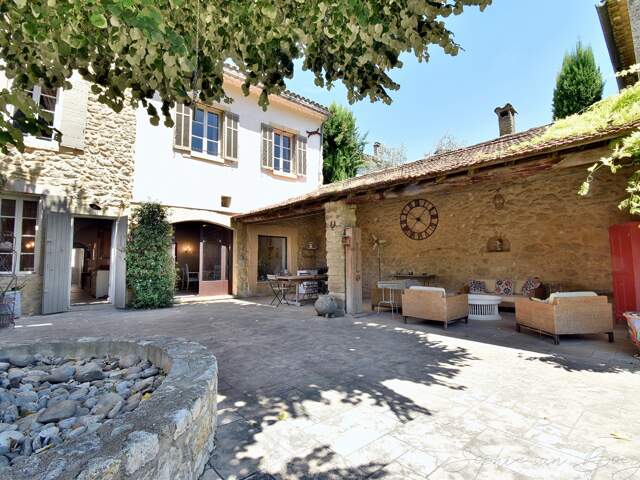 MAISON DE VILLAGE EN PIERRES du 19ème à vendre de 350m², 7 chambres, jardin, piscine, garage, près d'Aix en Provence — photo du bien