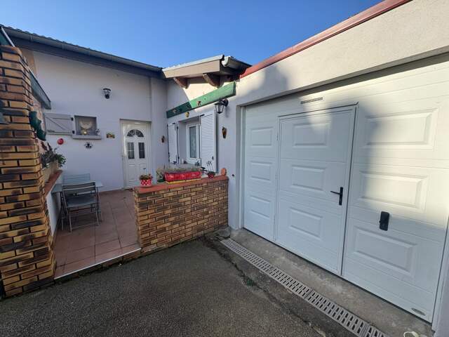MAISON DE VILLE au calme avec terrasse privative, cour fermée et garage — photo du bien