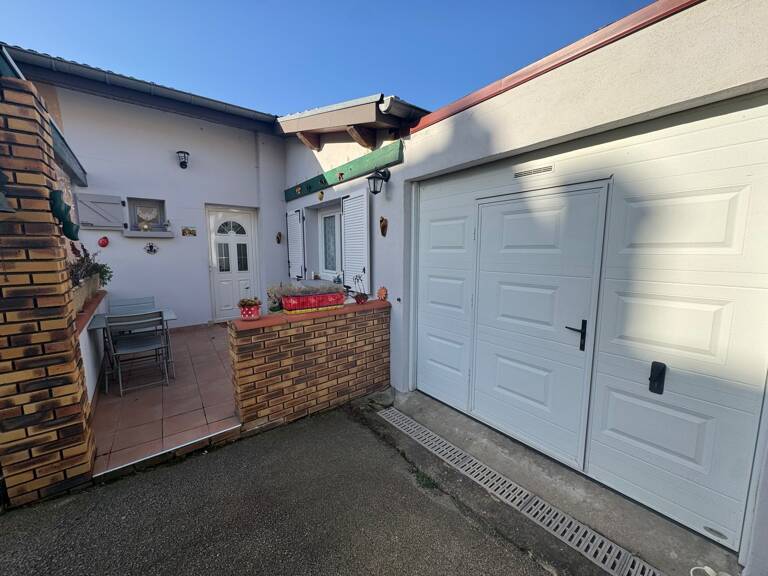 MAISON DE VILLE au calme avec terrasse privative, cour fermée et garage — photo 1
