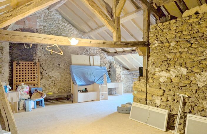 Maison de caractère de 99 m² avec cour + grenier aménageable — photo 3