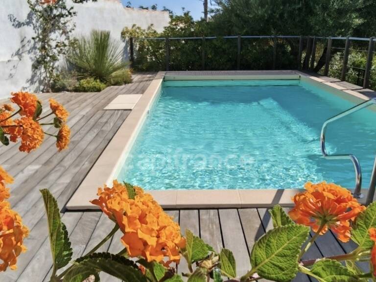 LES ISSAMBRES – PRESTATIONS HAUT DE GAMME – JARDIN PRIVATIF – PISCINE – APERÇU MER — photo 1