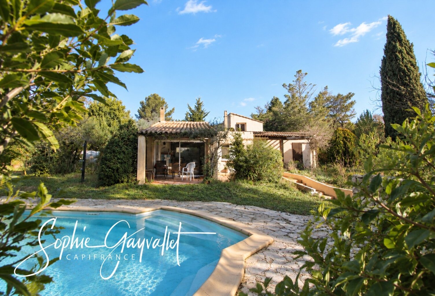 VENTABREN – 180 M², GRAND TERRAIN ET PISCINE À UN PRIX ATTRACTIF POUR LA COMMUNE — photo 1