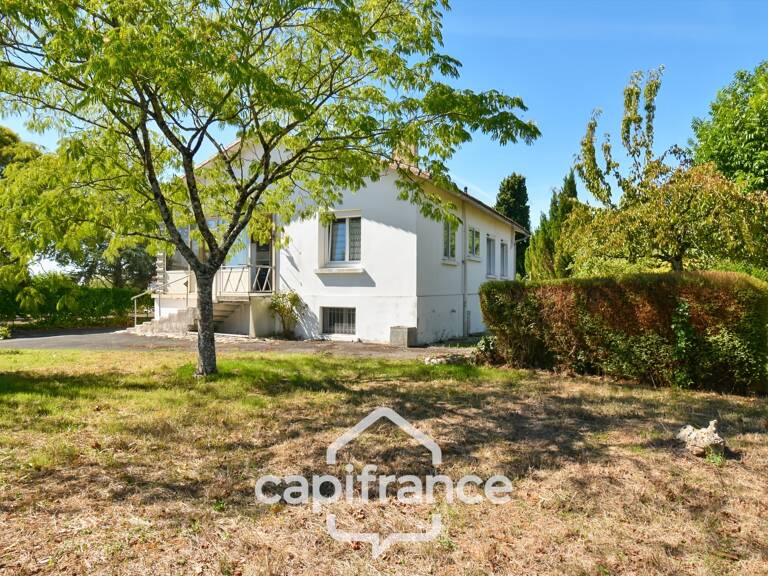 Maison à vendre  COURCELLES (17), 140m²habitables, 7 pièces sur 4800m² de terrain avec nombreuses dépendances — photo 1