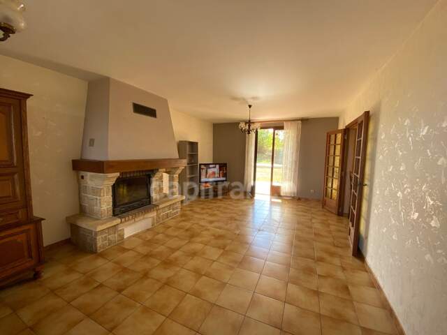 A 12 mns de Thouars Pavillon de 112m2 3 chambres avec beau terrain de 1900m2 — photo du bien